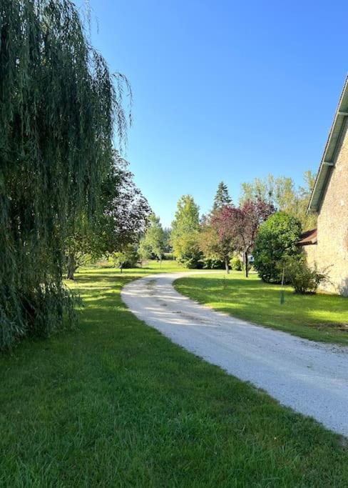 Charmante Maisonette A Arconnay Zewnętrze zdjęcie